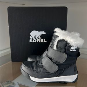 Kids snow boots. Size 10.